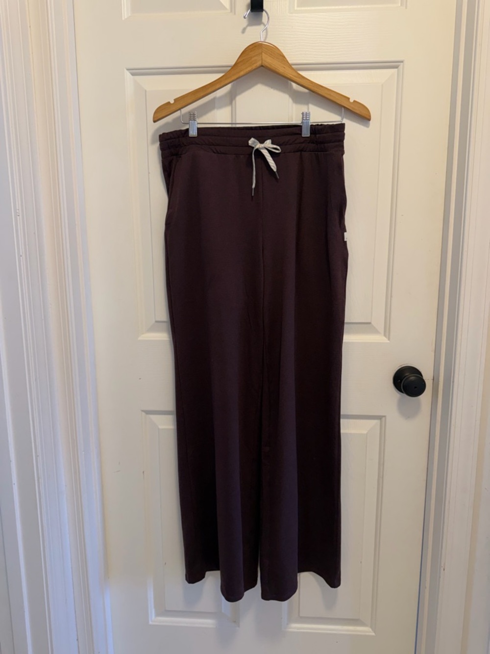 Vuori Halo Essential Wide leg Size Medium NWOT